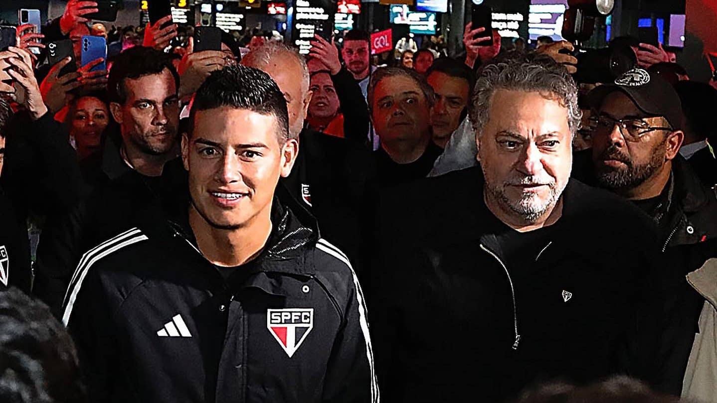 James chega ao S&atilde;o Paulo nos bra&ccedil;os do povo e ganha m&uacute;sica zoando o Corinthians