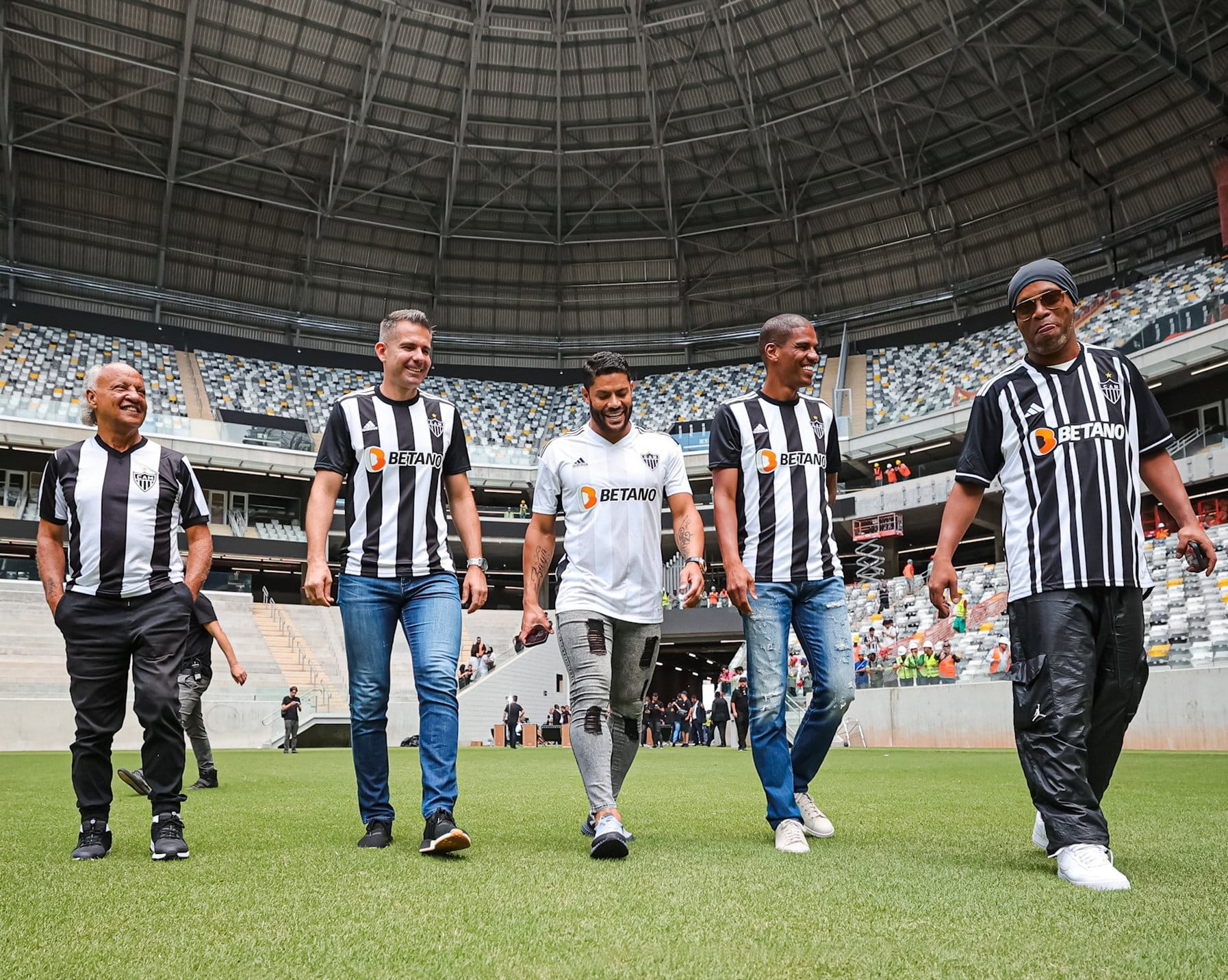 Lendas do Galo: Ronaldinho e outros &iacute;dolos fazem primeiro jogo da Arena MRV