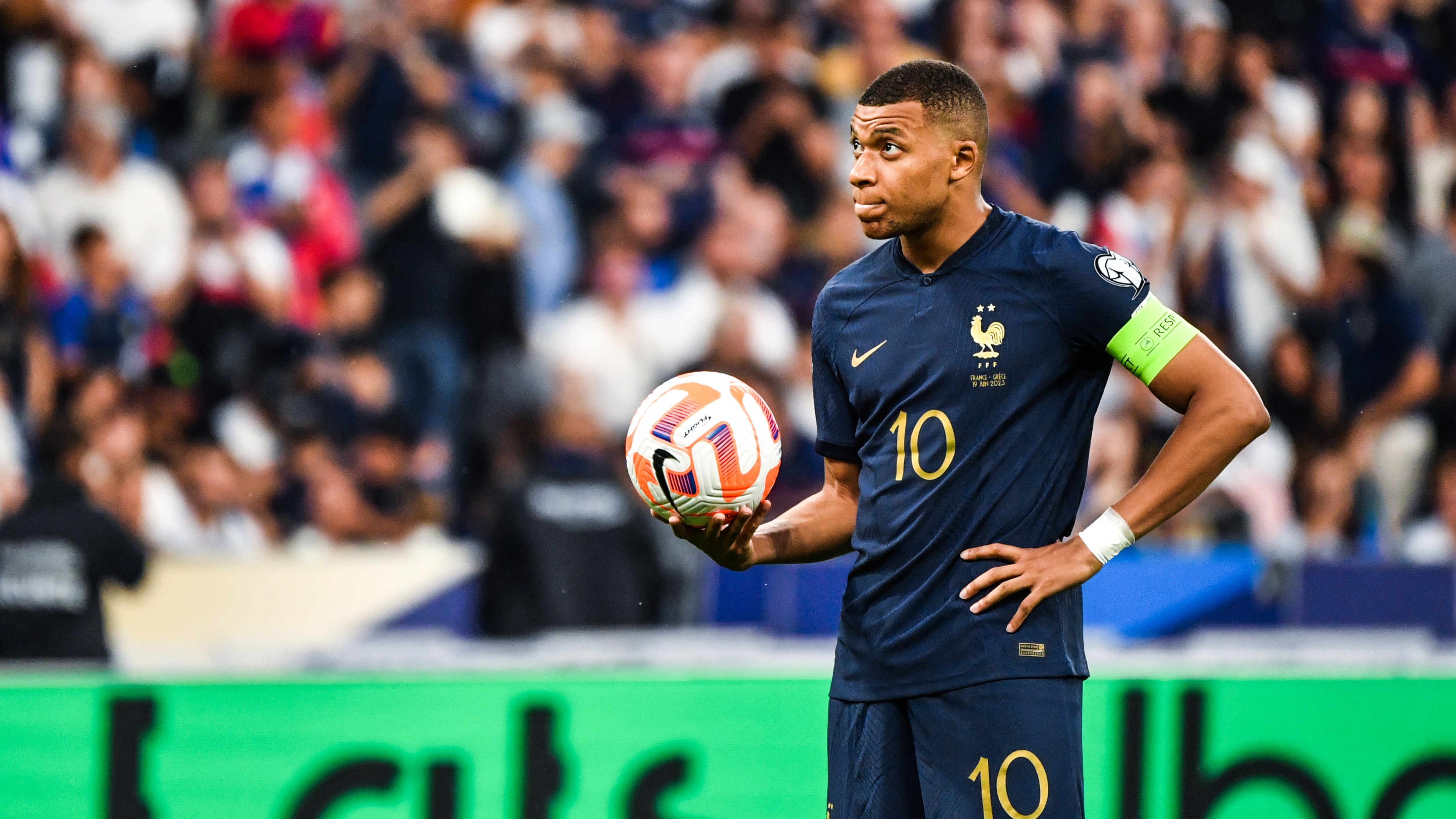 PSG aumenta a press&atilde;o sobre Mbapp&eacute; e aceita proposta recorde do Al Hilal