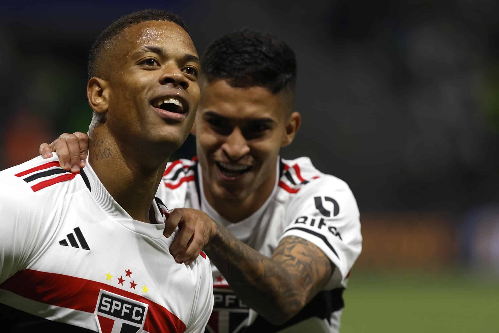 S&atilde;o Paulo vira, confirma r&oacute;tulo de carrasco do Palmeiras e vai &agrave; semifinal