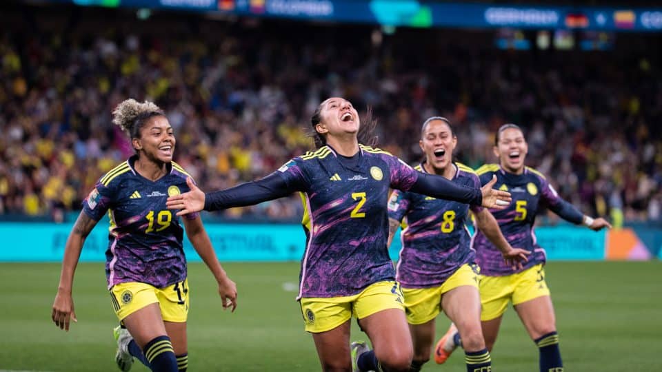 Gigante, emocionante e no último segundo: Colômbia derruba a Alemanha