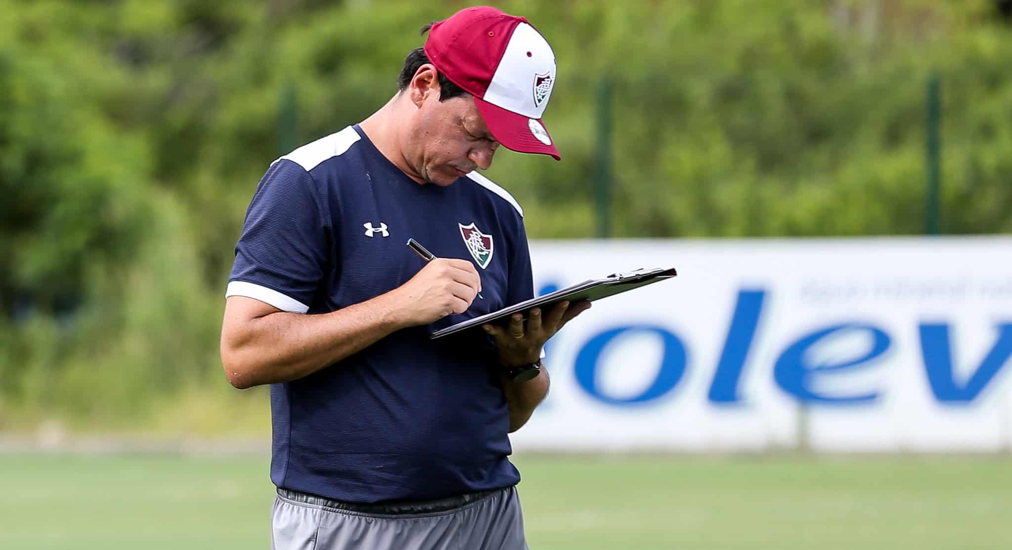 Fernando Diniz em sua primeira passagem pelo Fluminense, em 2019: t&eacute;cnico encantou, mas n&atilde;o conseguiu resultados - Foto: Lucas Mer&ccedil;on/Fluminense FC