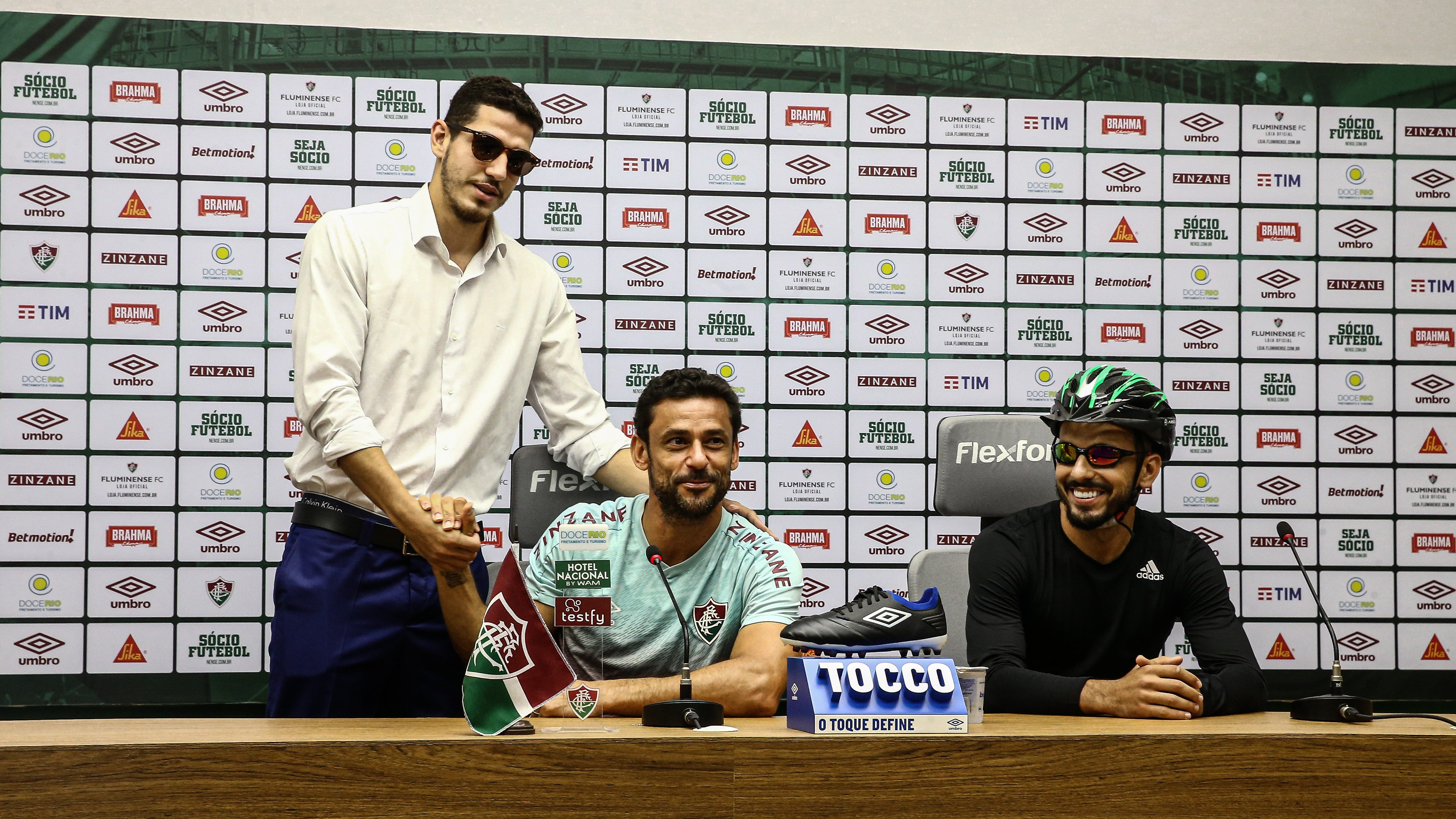 Nino com Fred e Yago no Fluminense: zagueiro provocou amigo e ex-capit&atilde;o - Foto: Lucas Mer&ccedil;on/Fluminense FC
