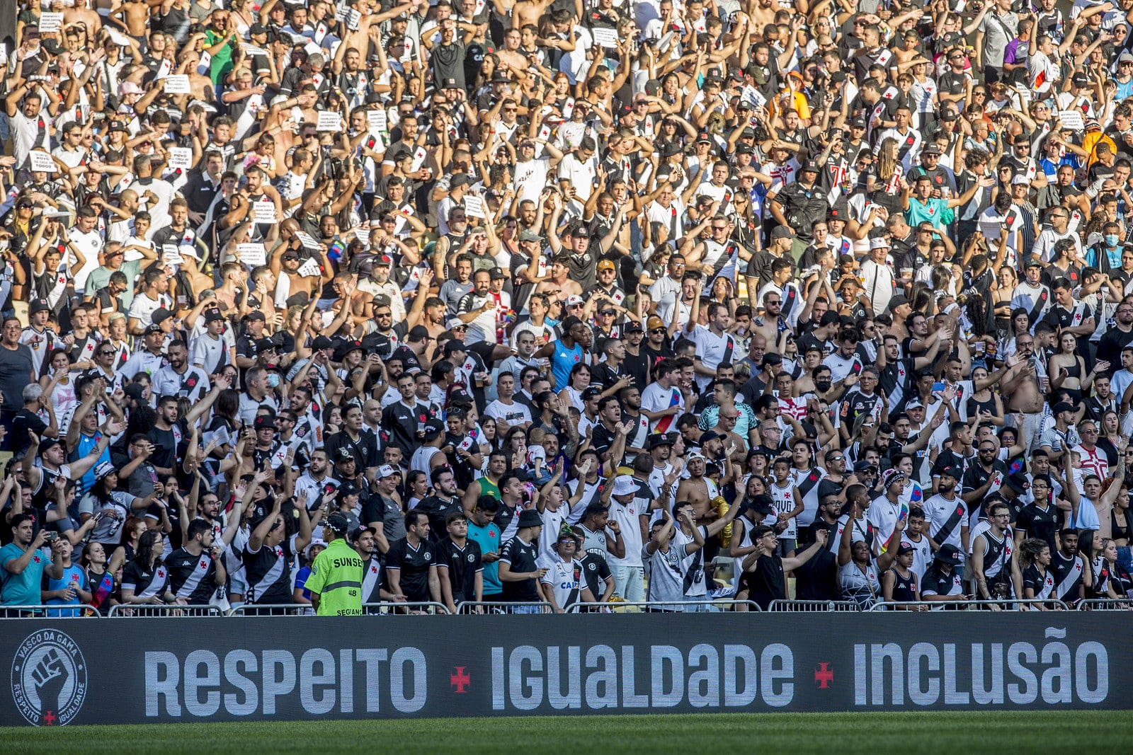 Vasco reencontra a torcida dois meses depois e pode ter aliada no returno