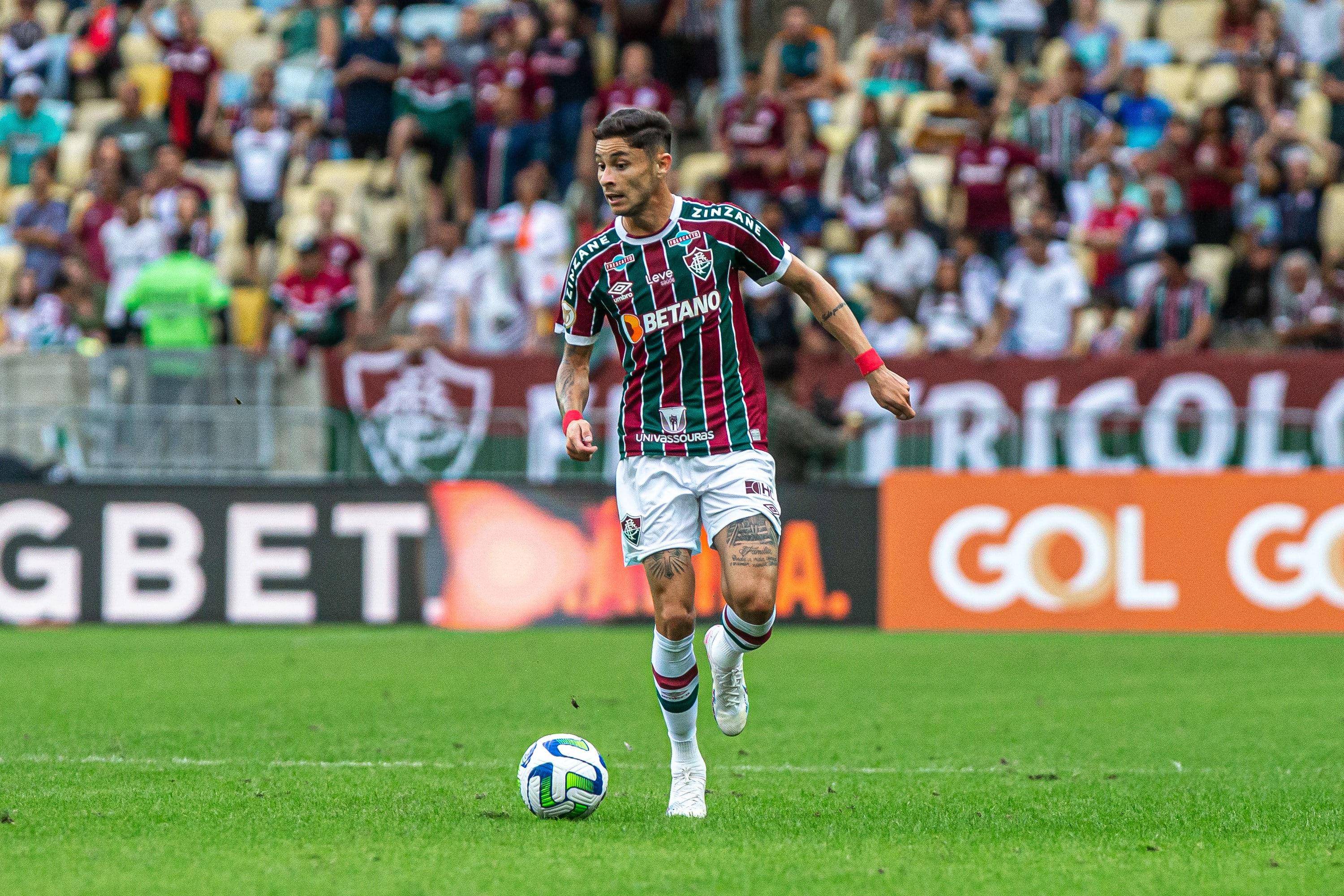 Como Diogo Barbosa foi de criticado &agrave; solu&ccedil;&atilde;o no Fluminense na Libertadores