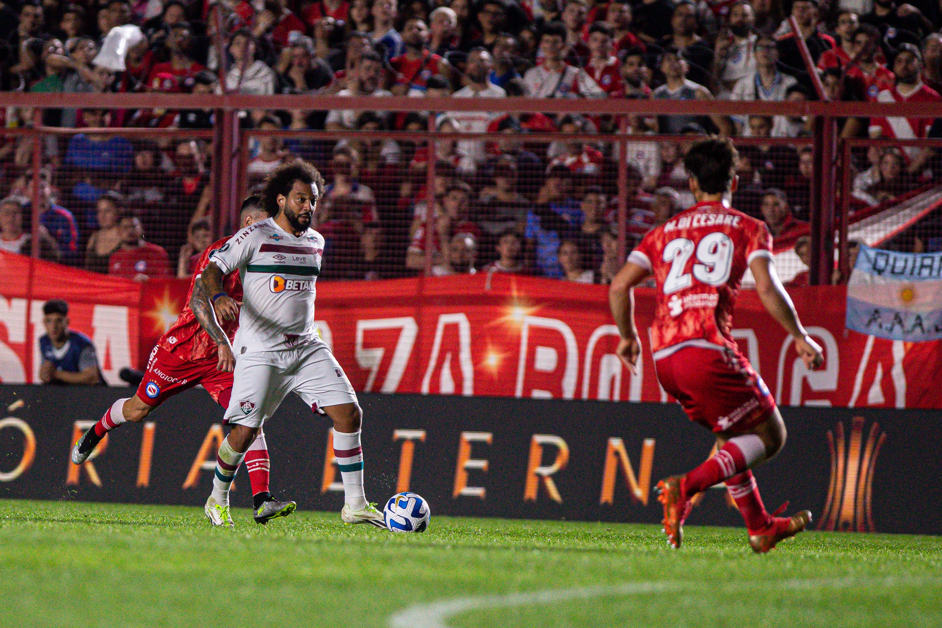 Fluminense: Marcelo chora e &eacute; expulso em lance de les&atilde;o assustadora