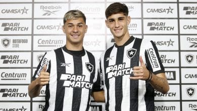 De olho no mercado sul-americano, Botafogo apresenta dois jovens uruguaios