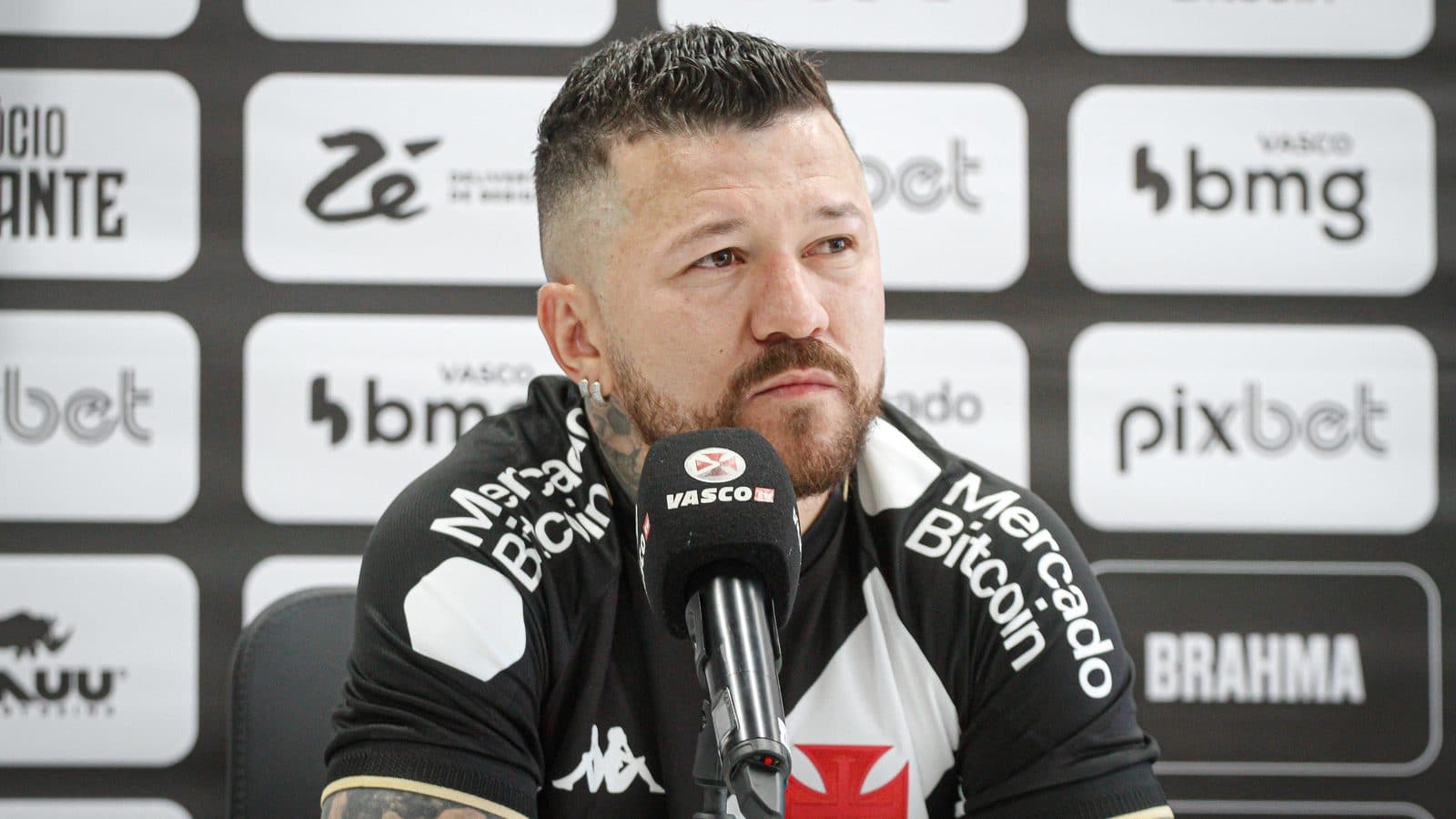 Vasco: Rossi chega para dar experi&ecirc;ncia ao ataque e identifica&ccedil;&atilde;o em campo