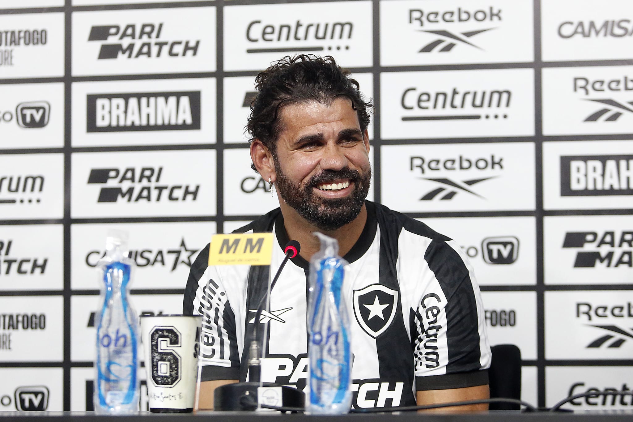 Botafogo: Diego Costa cita ambi&ccedil;&atilde;o por t&iacute;tulos e recha&ccedil;a ser &lsquo;desagregador&rsquo;