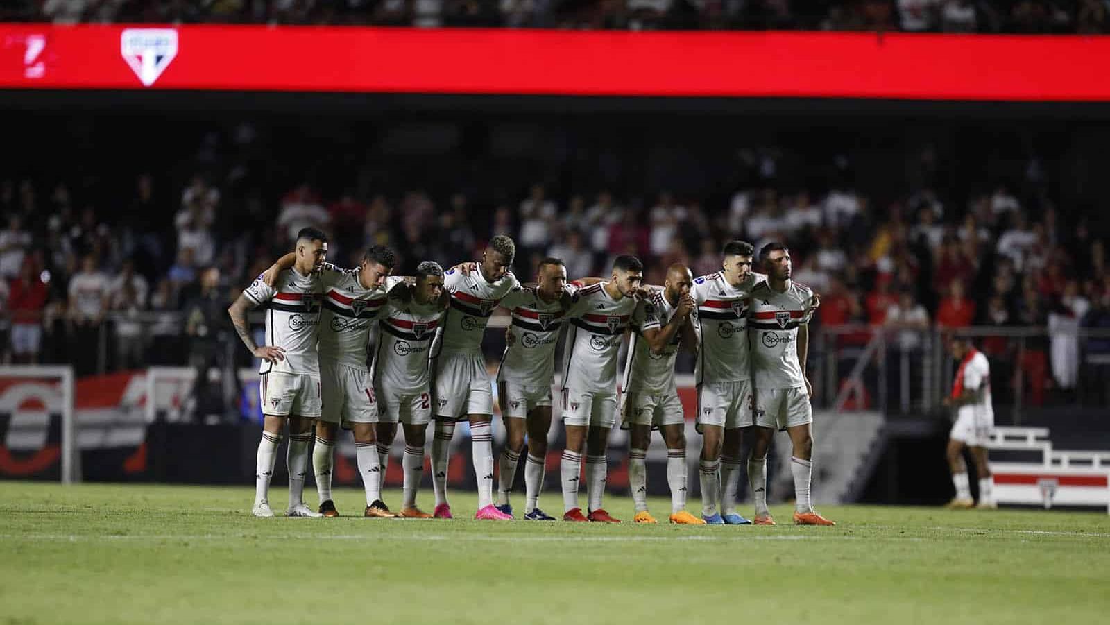 Conversa no gramado e abra&ccedil;o em James: S&atilde;o Paulo j&aacute; se mobiliza para superar &ldquo;luto&rdquo; ap&oacute;s queda