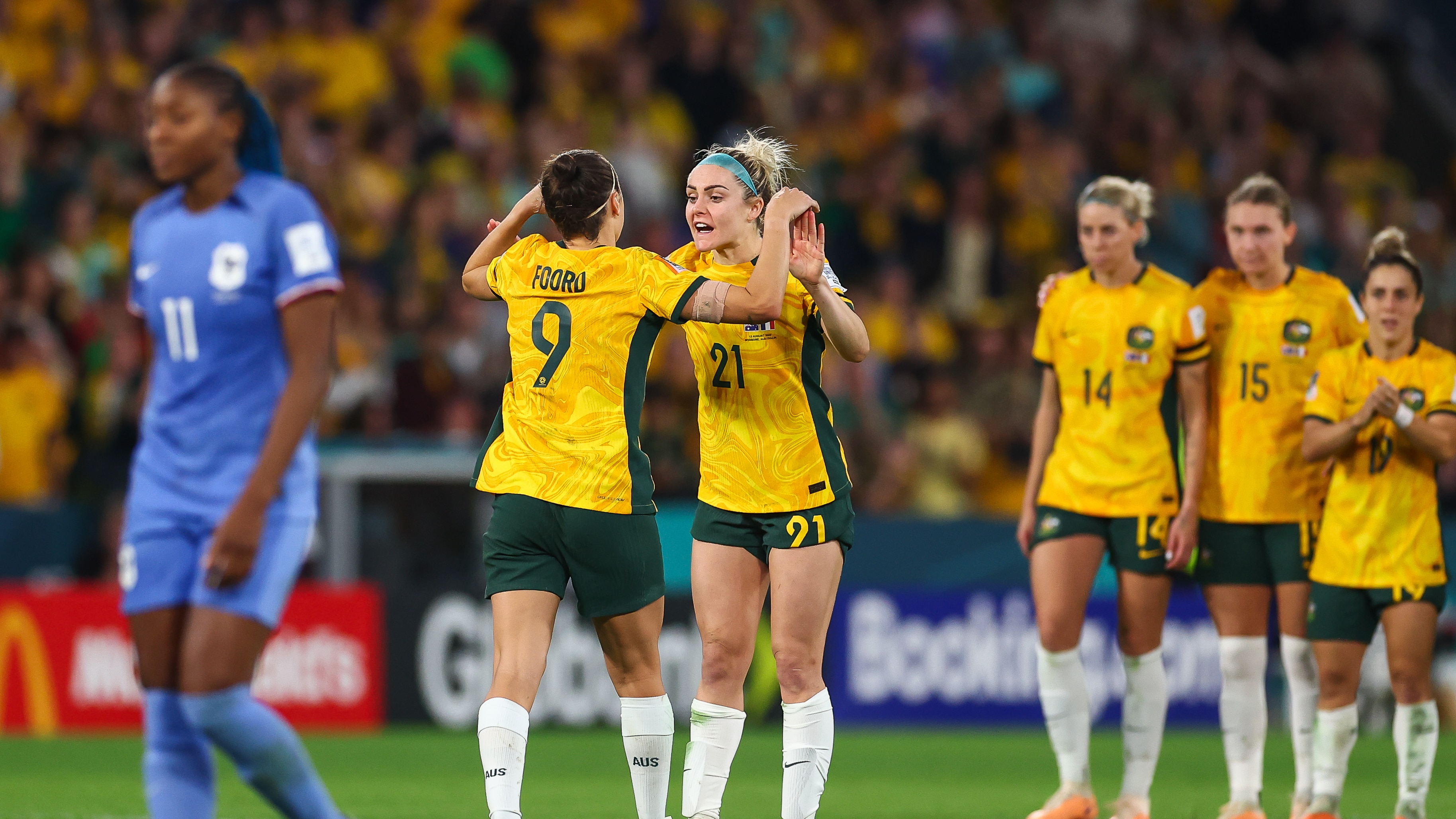 Austr&aacute;lia derrubou a Fran&ccedil;a nos p&ecirc;naltis em um duelo tomado por tens&atilde;o, drama e insanidade