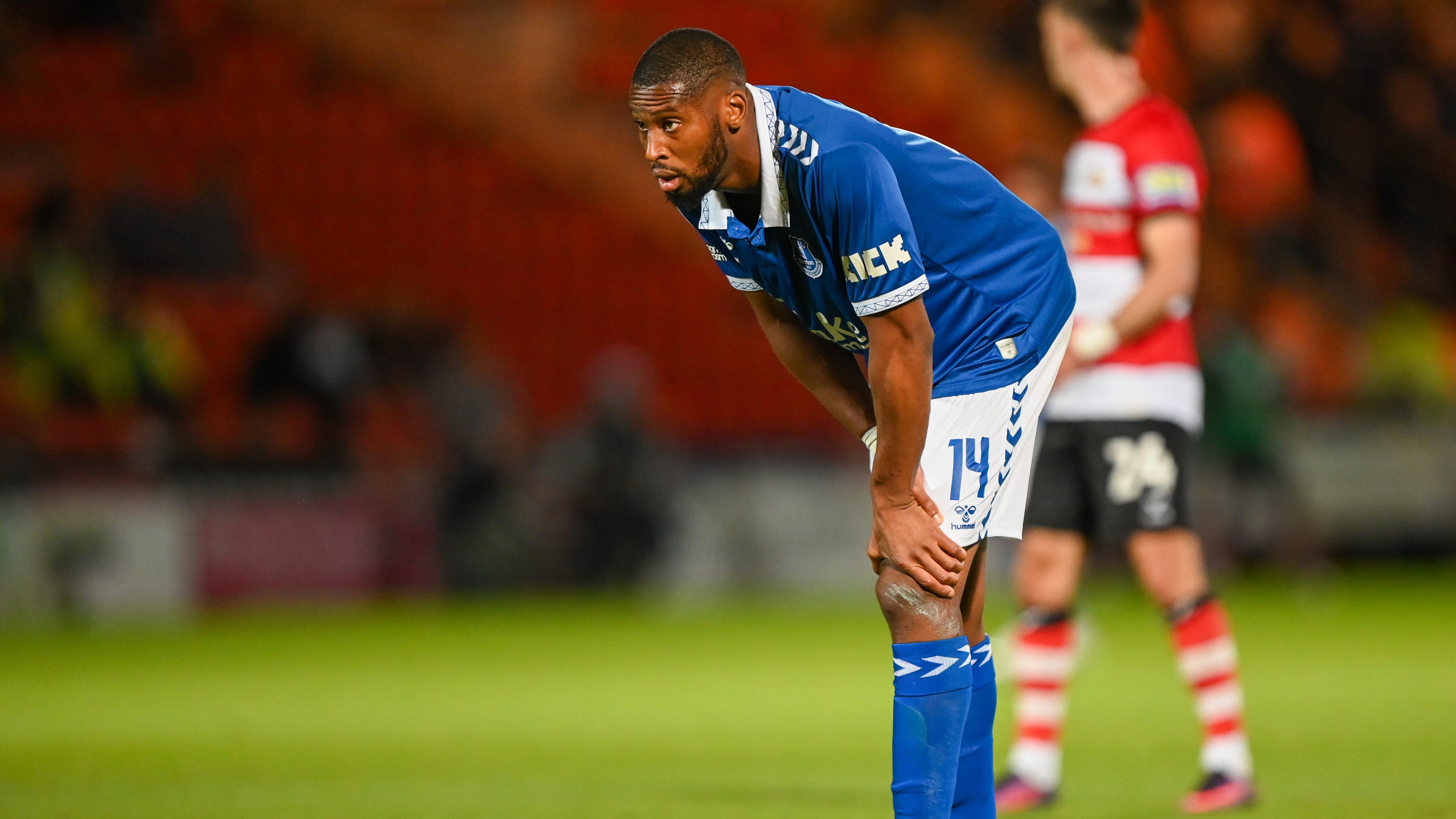 Everton escapou do vexame, mas ainda teve uma atua&ccedil;&atilde;o assustadora