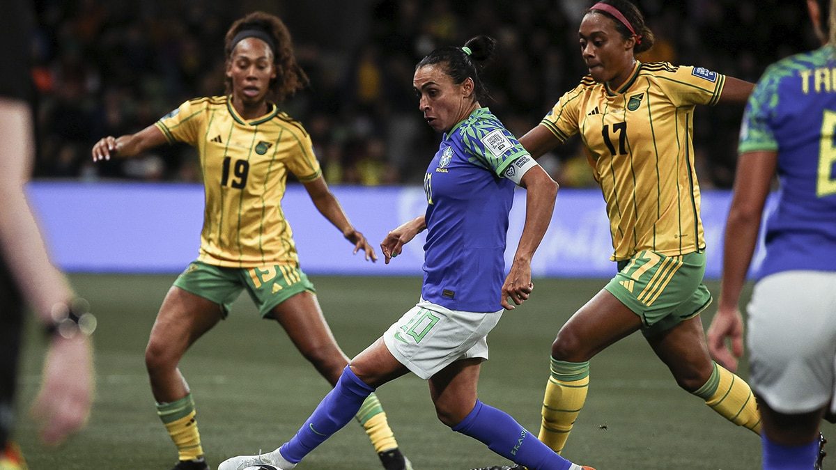 Copa do Mundo Feminina: Brasil amarga empate com a Jamaica e cai com adeus de Marta