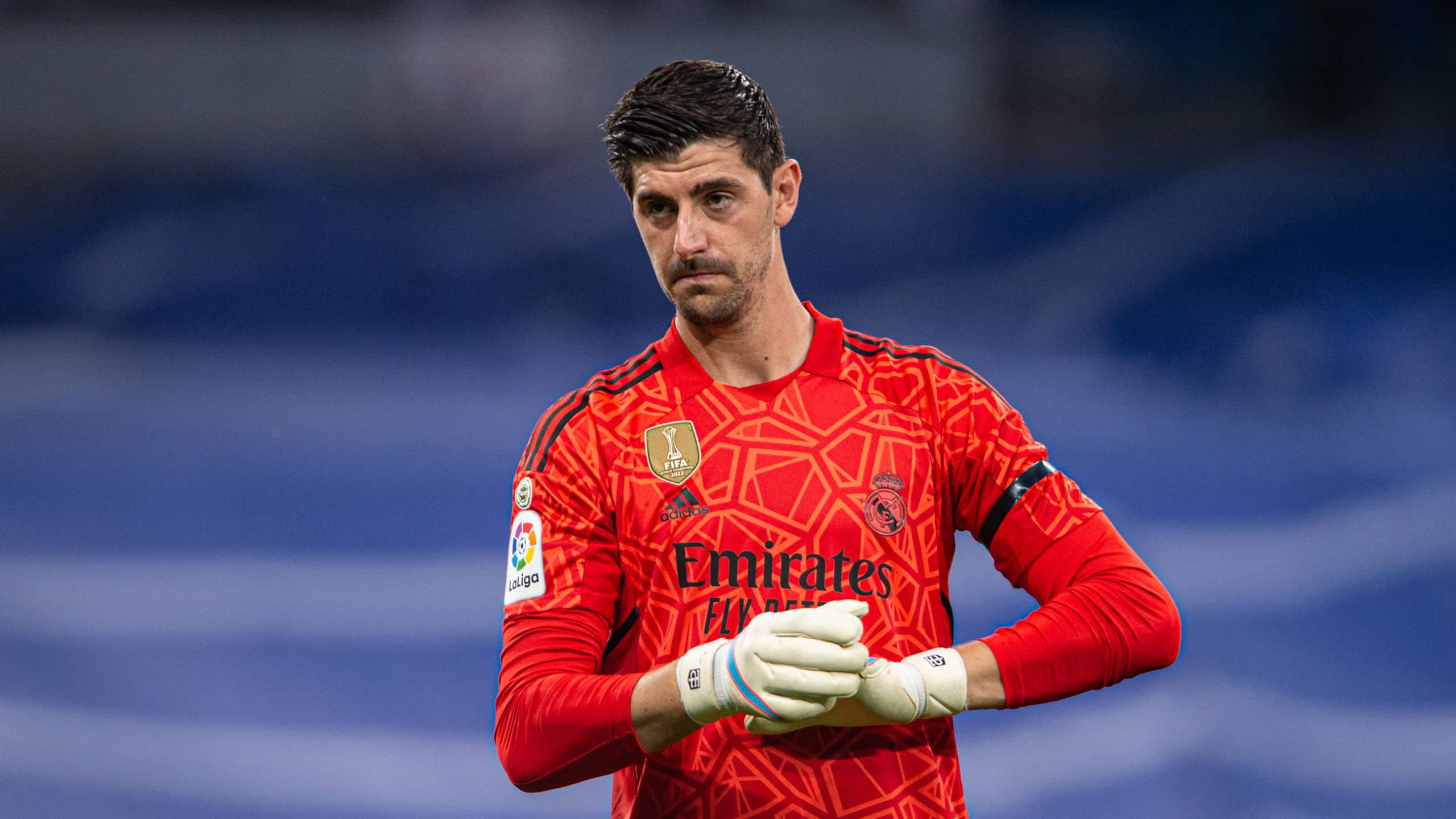 Les&atilde;o grave de Courtois deixa Real Madrid em apuros para a temporada
