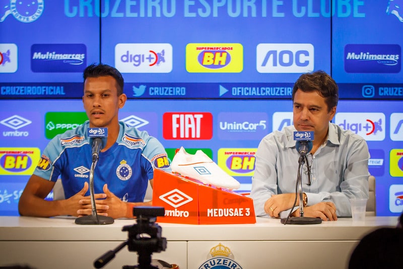 Henrique e Itair Machado, em 2019, durante entrevista coletiva no Cruzeiro