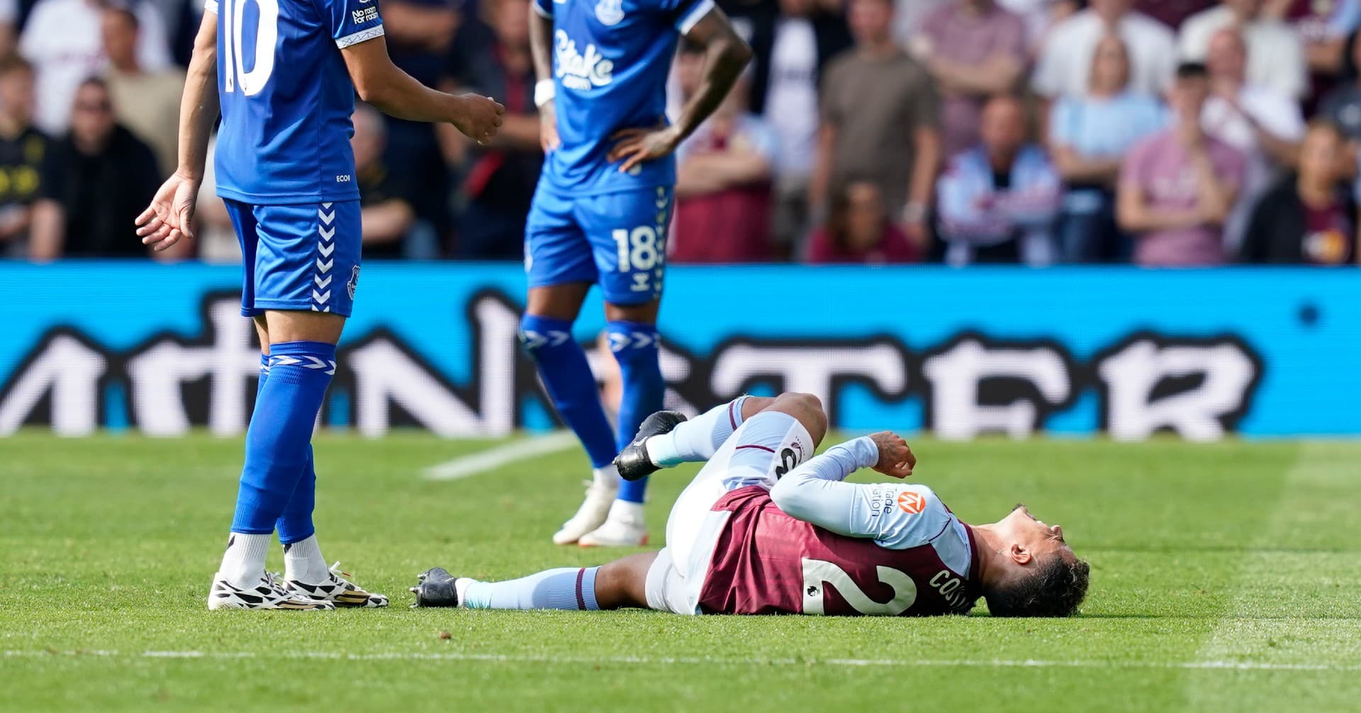 Aston Villa se recuperou com goleada, mas perdeu Coutinho numa frustrante les&atilde;o