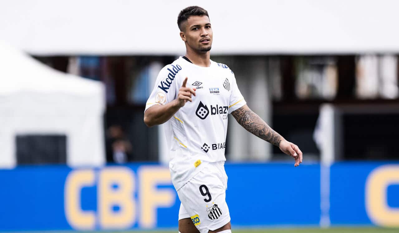 Santos: Roma faz oferta que pode chegar a R$ 96 milh&otilde;es por 60% de Marcos Leonardo