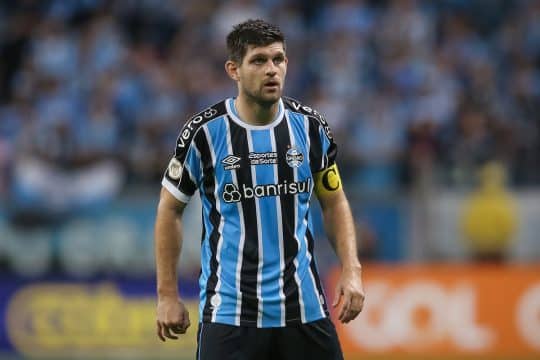 Independiente afirma que j&aacute; apalavrou contrato e tirar&aacute; Kannemann do Gr&ecirc;mio