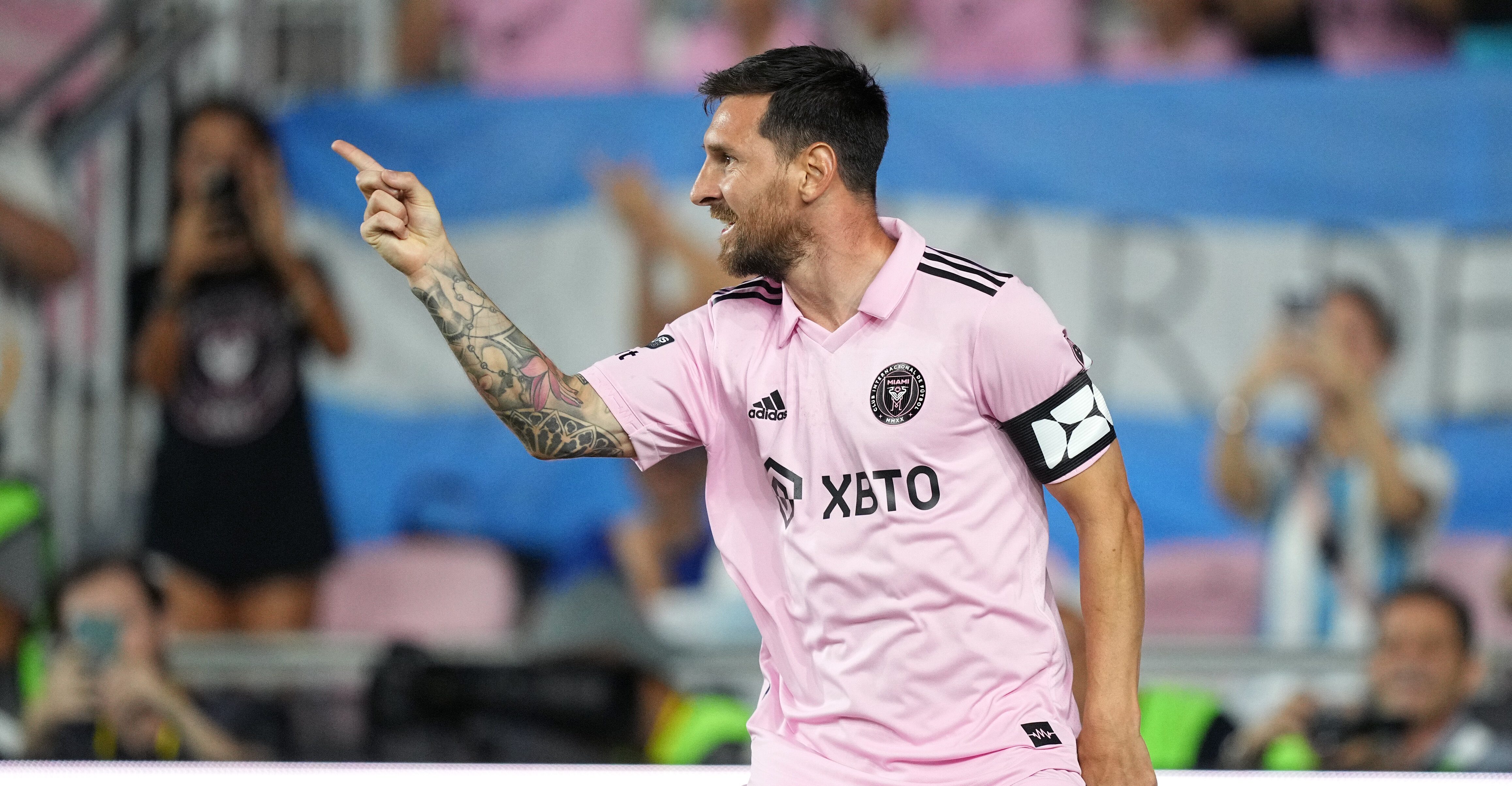 Terceiro jogo, terceiro show: Messi anota mais dois gols e Inter Miami embala com o craque