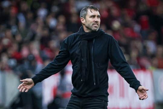 Coudet valoriza Inter ofensivo e comenta discuss&atilde;o de Valencia e Magr&atilde;o