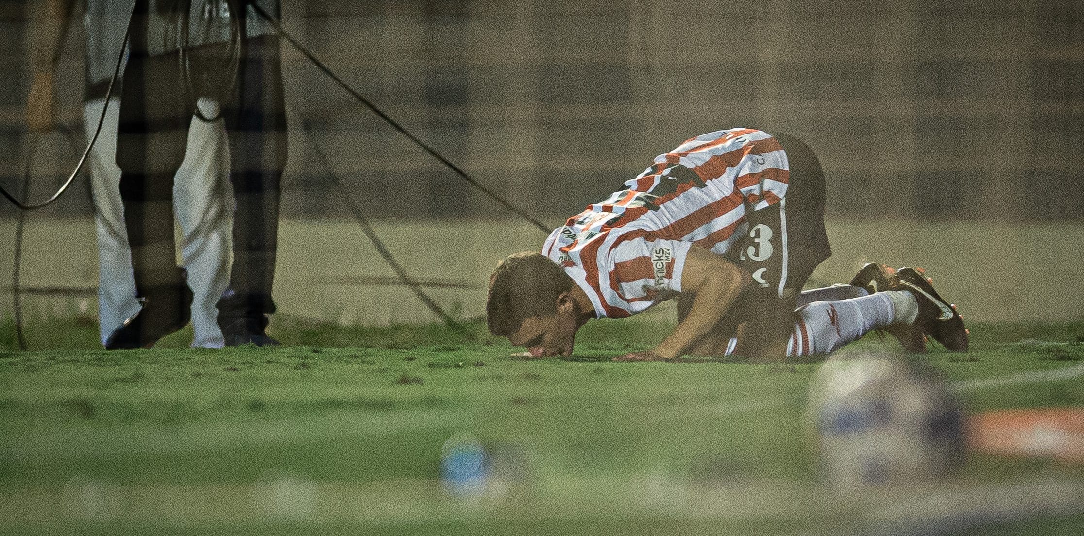 Rollheiser faz uma Sul-Americana fant&aacute;stica pelo Estudiantes: olha s&oacute; o gola&ccedil;o contra o Goi&aacute;s