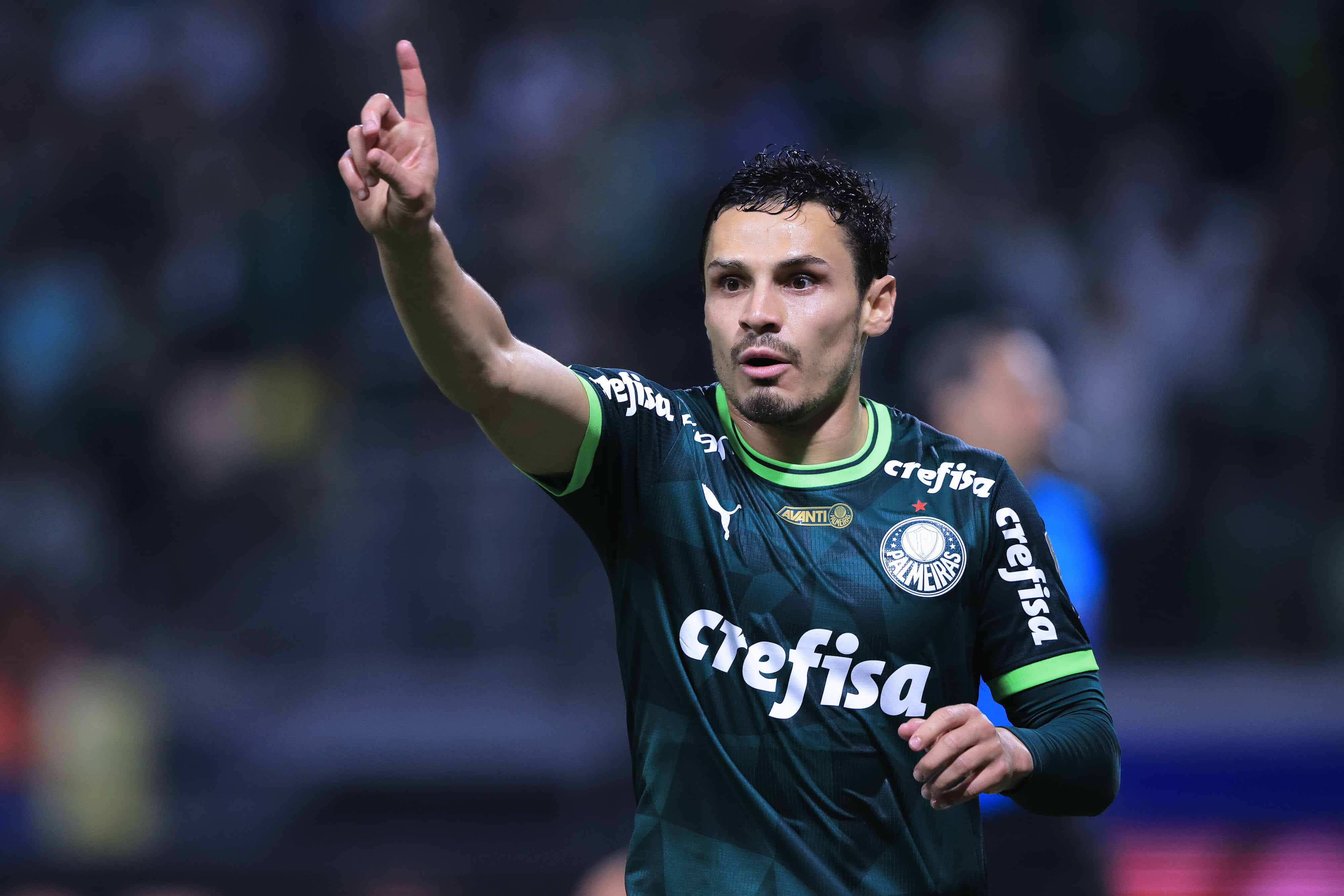 Convocado por Diniz, Veiga tem sua vers&atilde;o mais completa pelo Palmeiras em 2023