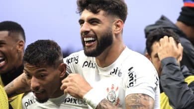 Corinthians vira sobre o Coritiba e chega a 11&ordm; jogo invicto
