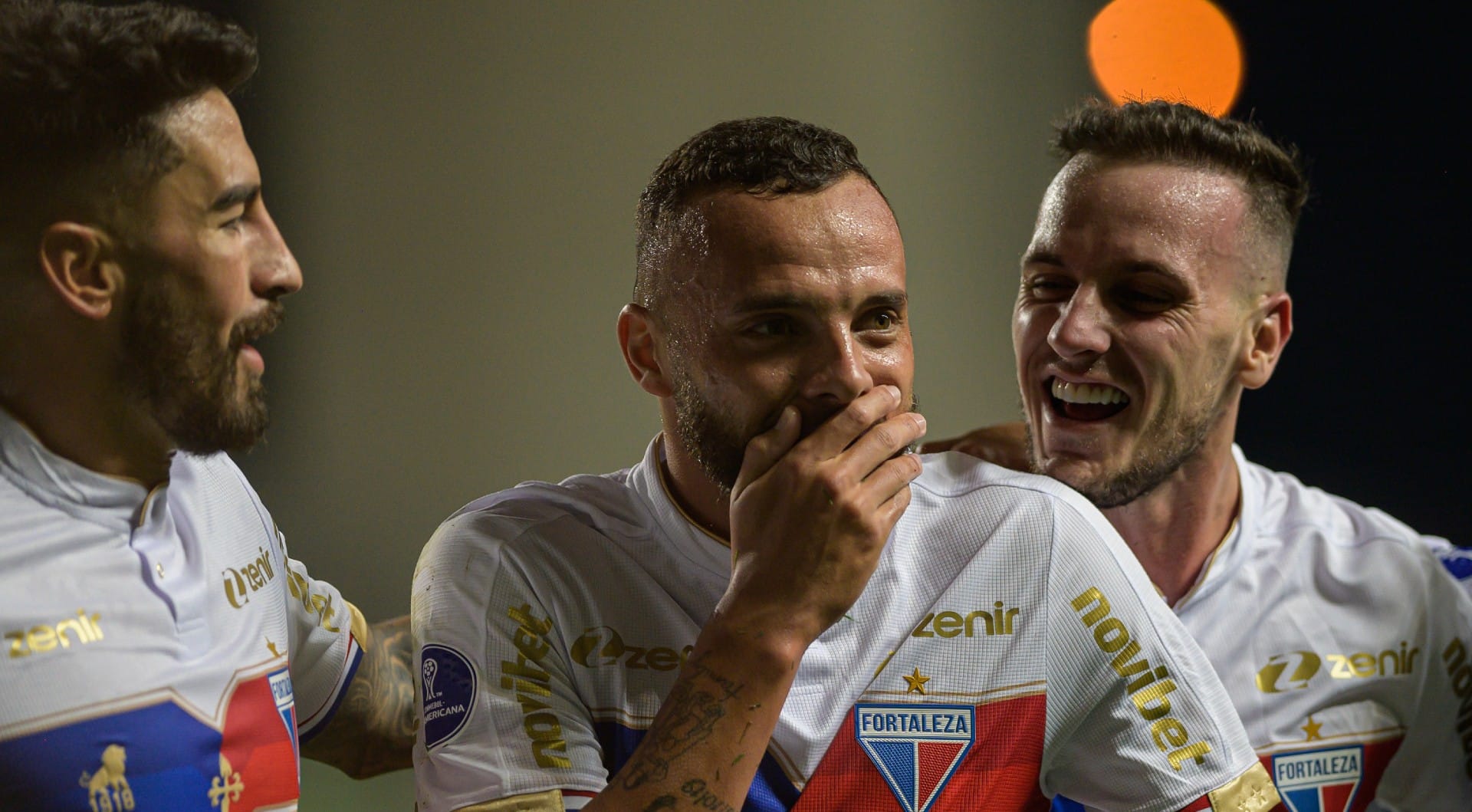 Fortaleza d&aacute; show no primeiro tempo e volta com uma baita vit&oacute;ria sobre o Am&eacute;rica