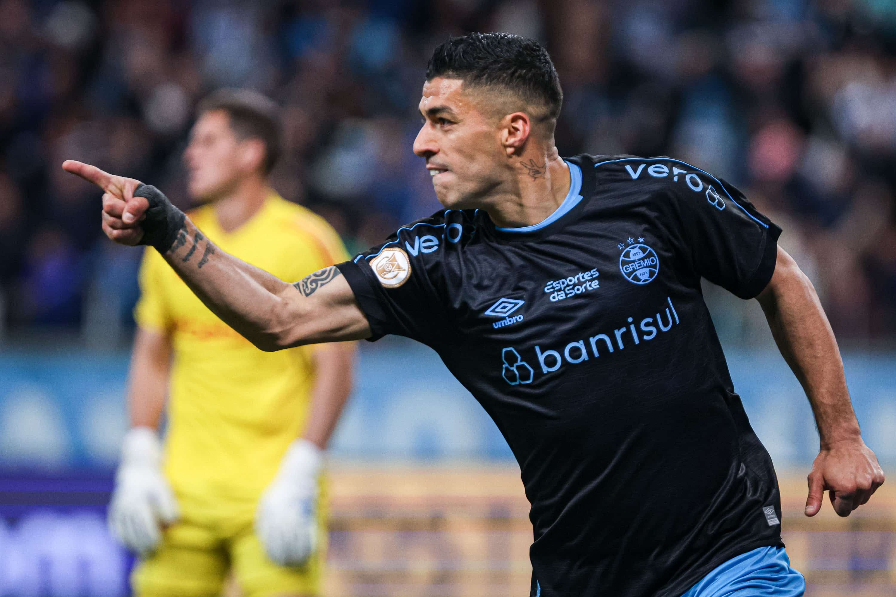 Su&aacute;rez desencanta e Luan &eacute; celebrado: Gr&ecirc;mio bate Cruzeiro por 3 a 0 em clima de festa