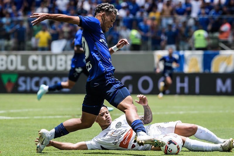 Juan Christian atuando com a camisa do Cruzeiro