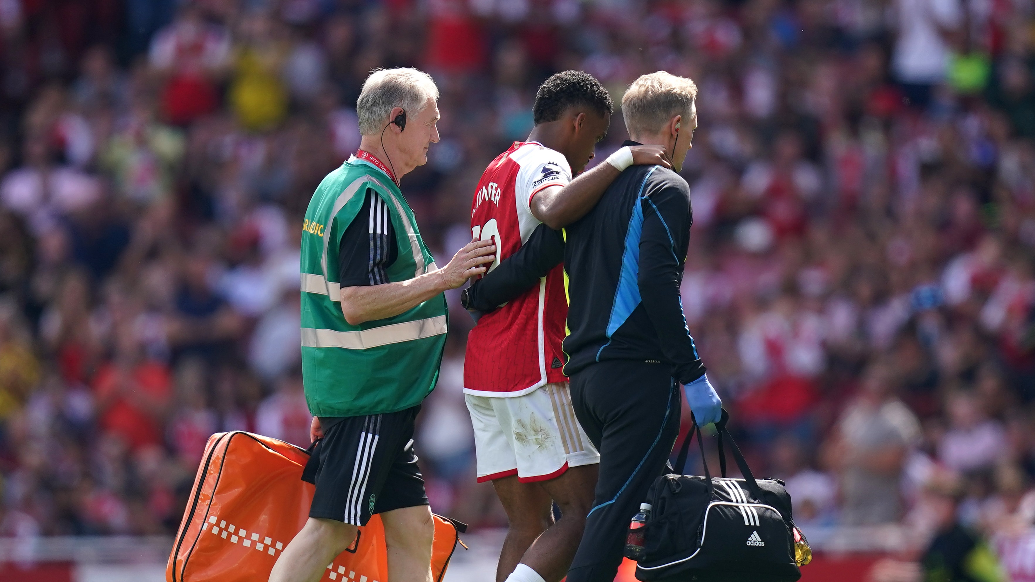 Arsenal j&aacute; ganha um grande problema com a s&eacute;ria les&atilde;o de Jurri&euml;n Timber