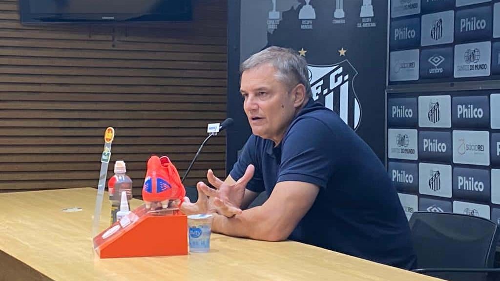 Santos: Aguirre revela que elenco &lsquo;lavou roupa suja&rsquo; antes da vit&oacute;ria sobre o Gr&ecirc;mio