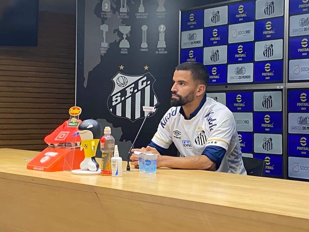 Rinc&oacute;n at&eacute; queria ficar na It&aacute;lia, mas explica o que o fez escolher o Santos