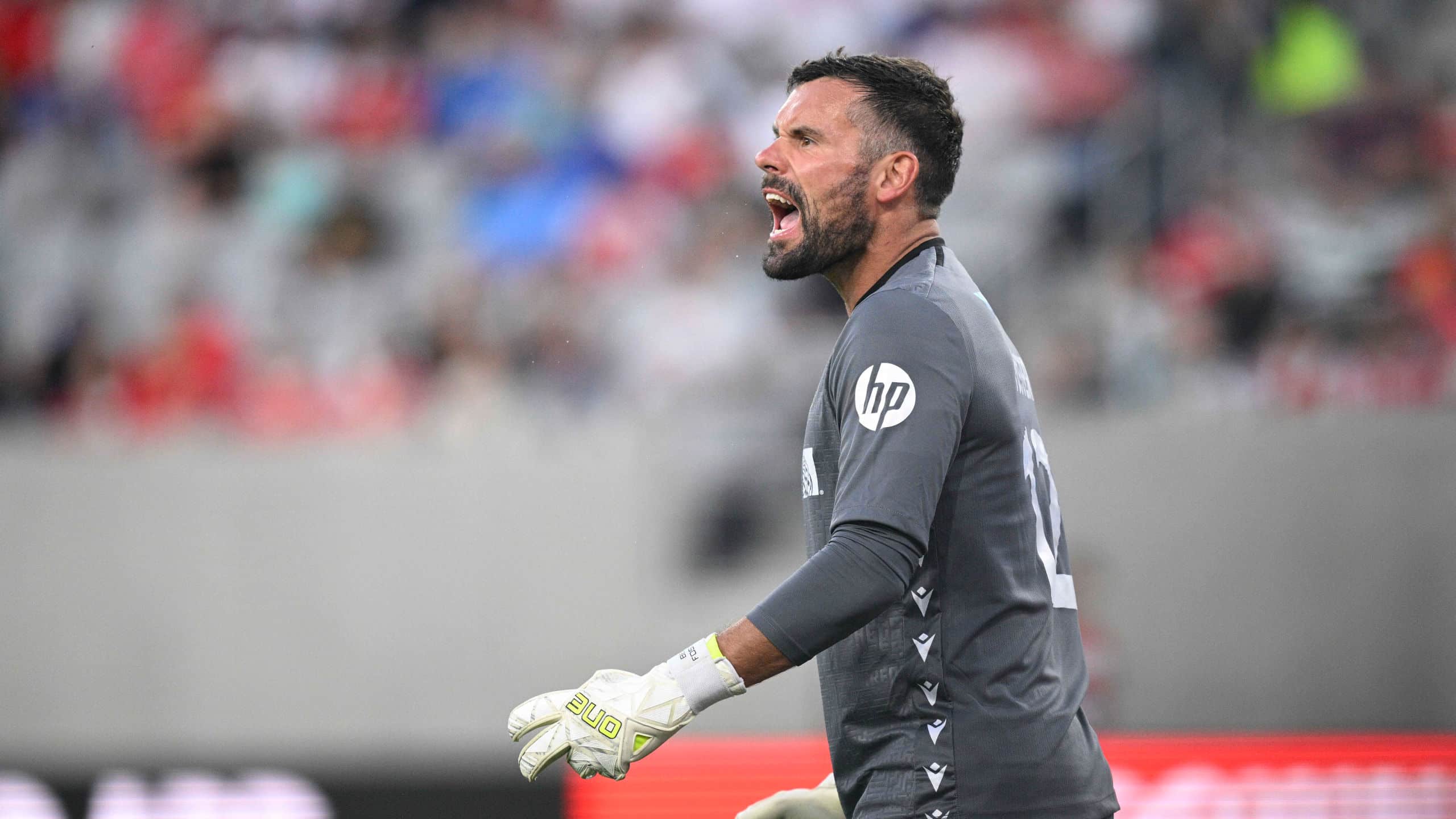 Ben Foster se aposenta pela segunda vez ap&oacute;s quatro jogos do Wrexham na temporada