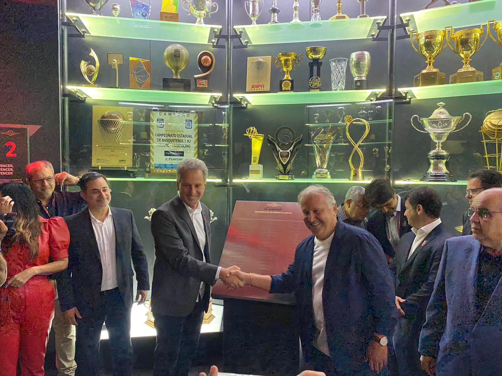 Flamengo inaugura museu e v&ecirc; no espelho tamanho de sua grandeza