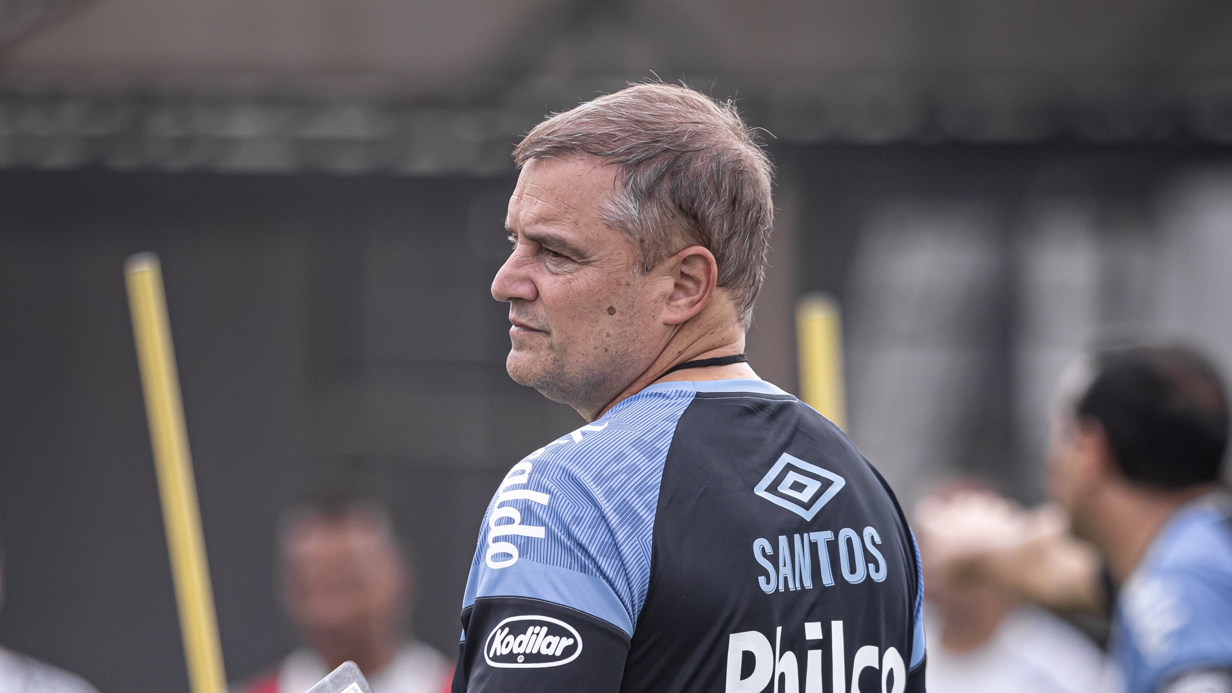 Santos: les&atilde;o, suspens&otilde;es, negocia&ccedil;&atilde;o e imbr&oacute;glio s&atilde;o problemas em estreia de Aguirre