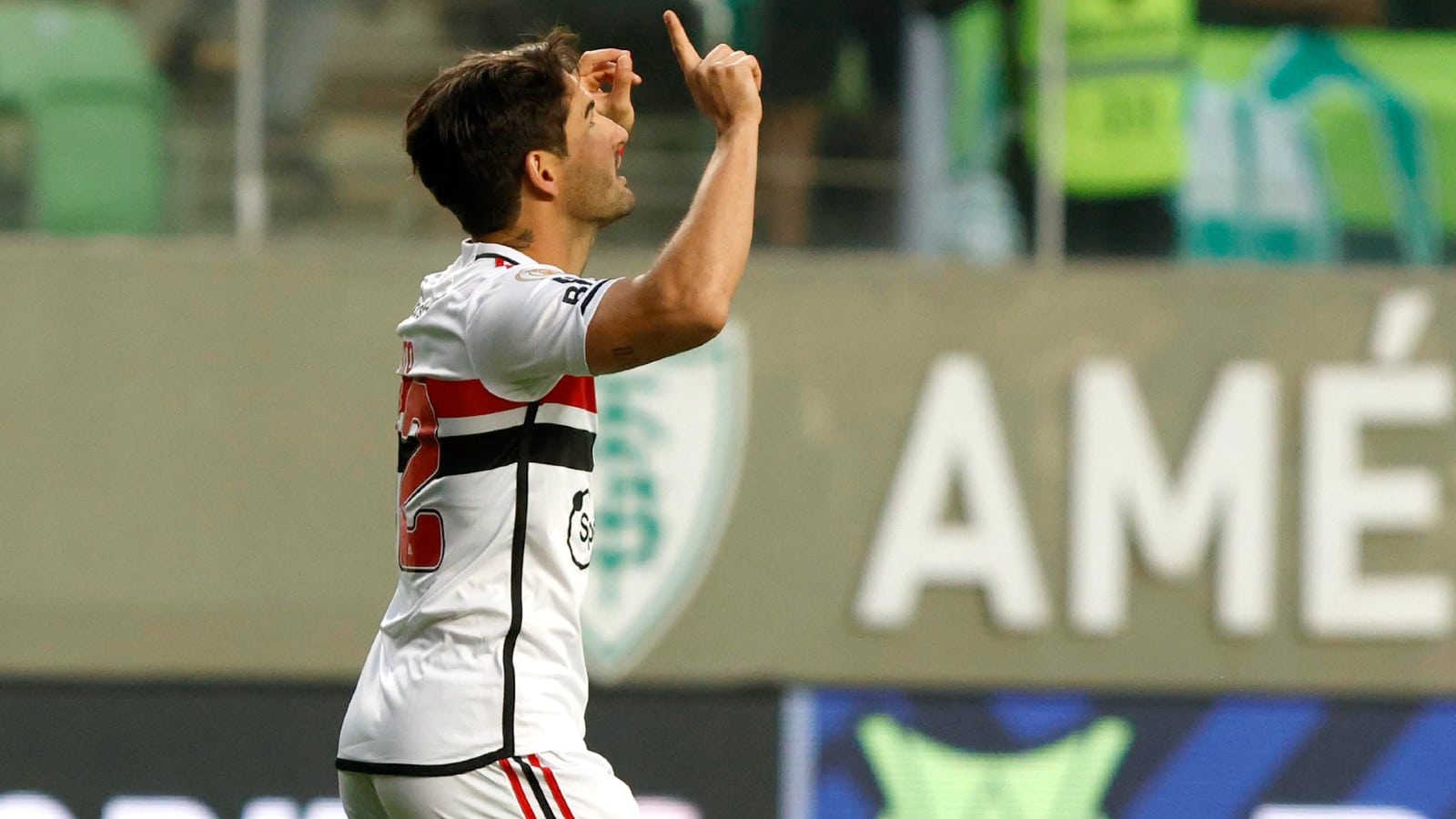 Pato joga menos que rec&eacute;m-chegado James e pede mais minutos&nbsp;no&nbsp;S&atilde;o&nbsp;Paulo