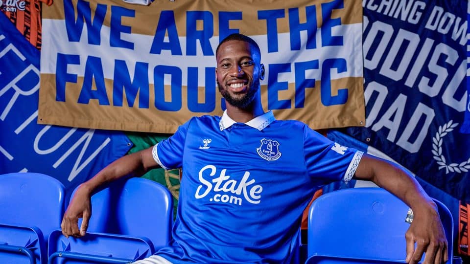 Dentro do que o Everton pode fazer, Beto é mais uma tentativa de tratar a seca de gols