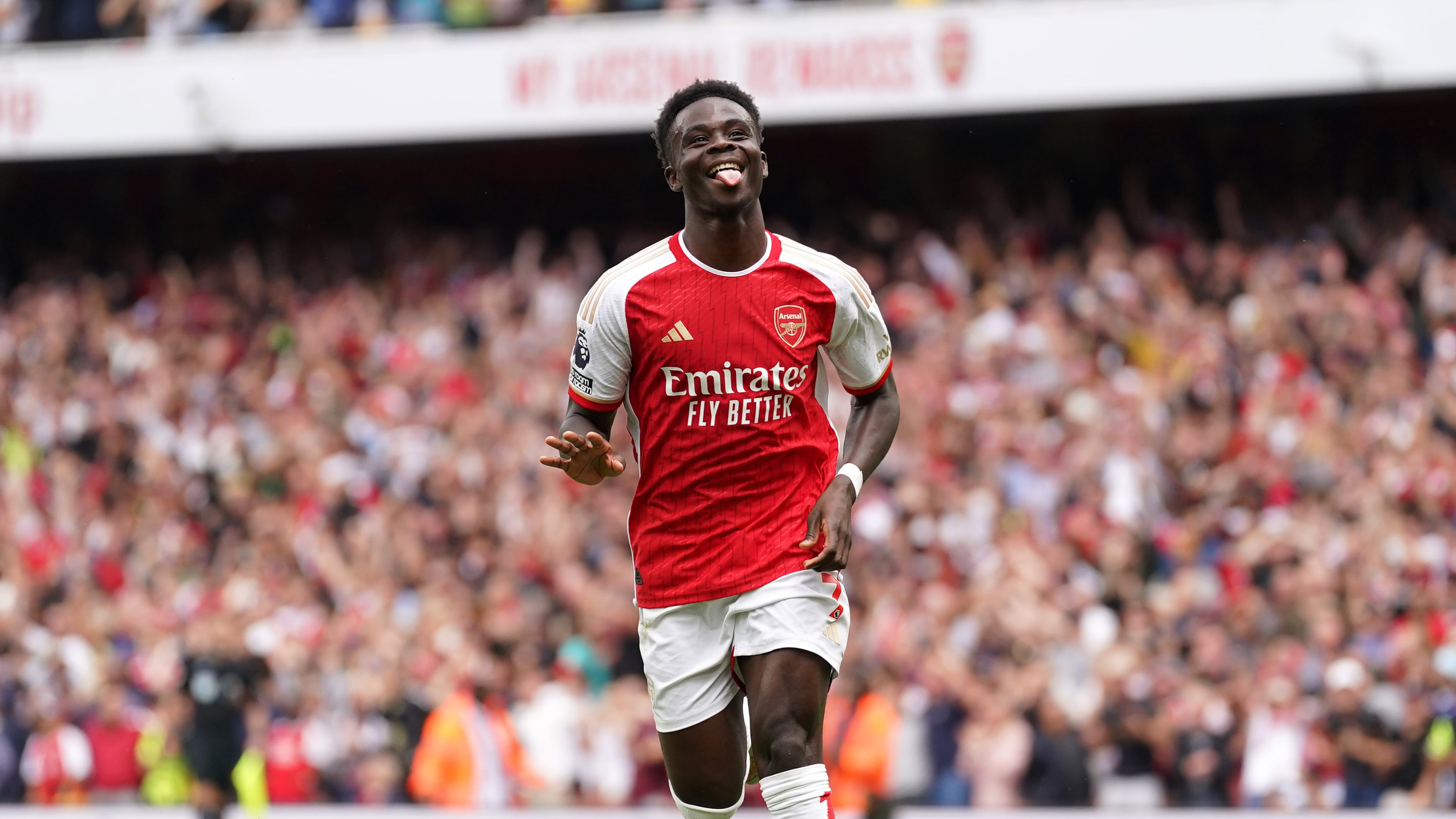 Arsenal levou um sustinho, mas dominou o Nottingham Forest e estreou com vit&oacute;ria