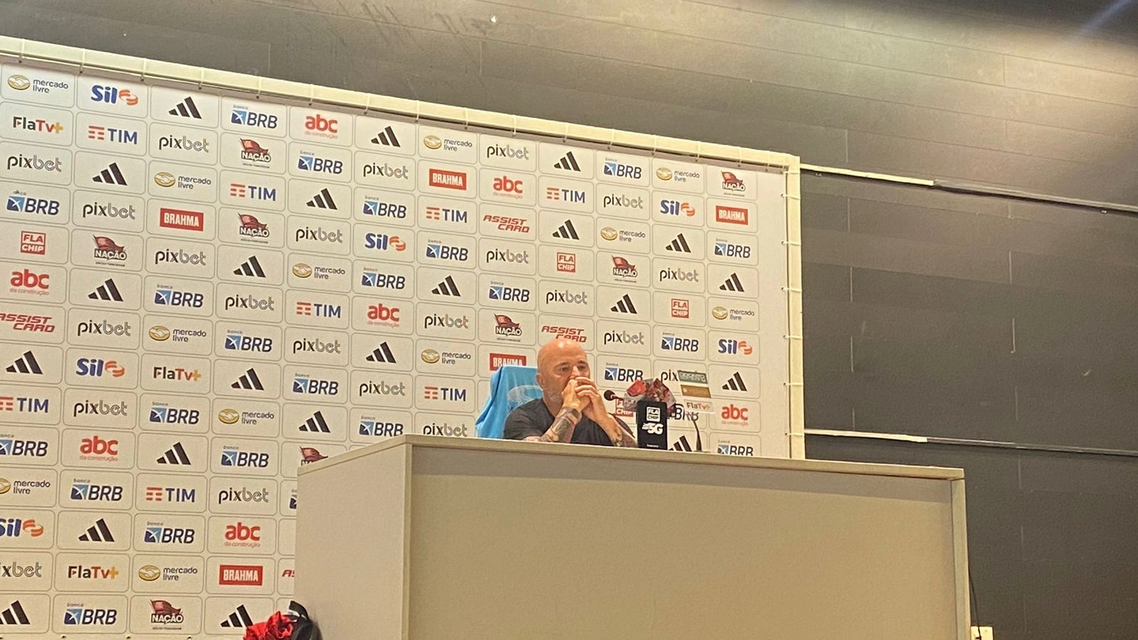 Sampaoli n&atilde;o considera empate do Flamengo contra o Internacional como &lsquo;vergonha&rsquo;