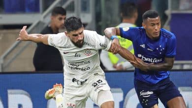 No apagar das luzes, Corinthians busca empate contra o Cruzeiro