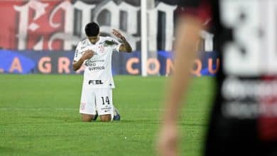 Corinthians segura o Newell&rsquo;s, mant&eacute;m marca e avan&ccedil;a na Sul-Americana
