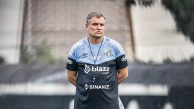Afastados por Aguirre, Meninos da Vila treinam na academia com sentimento de injusti&ccedil;a