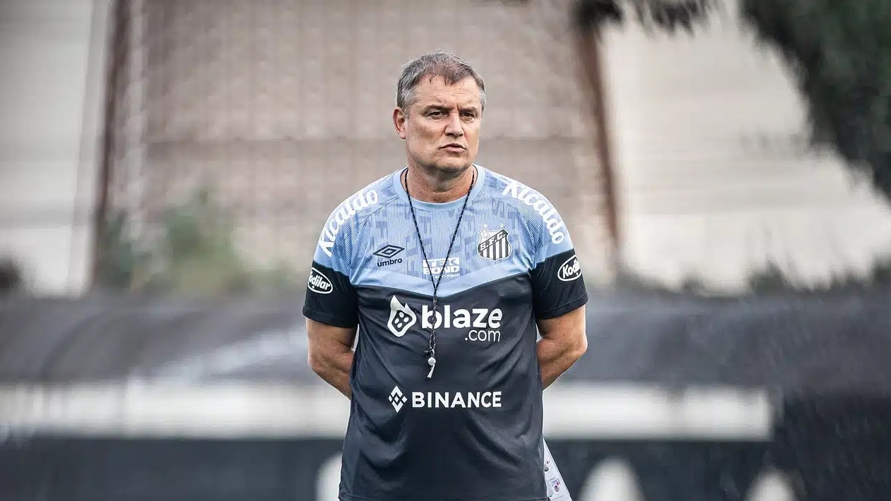 Afastados por Aguirre, Meninos da Vila treinam na academia com sentimento de injusti&ccedil;a