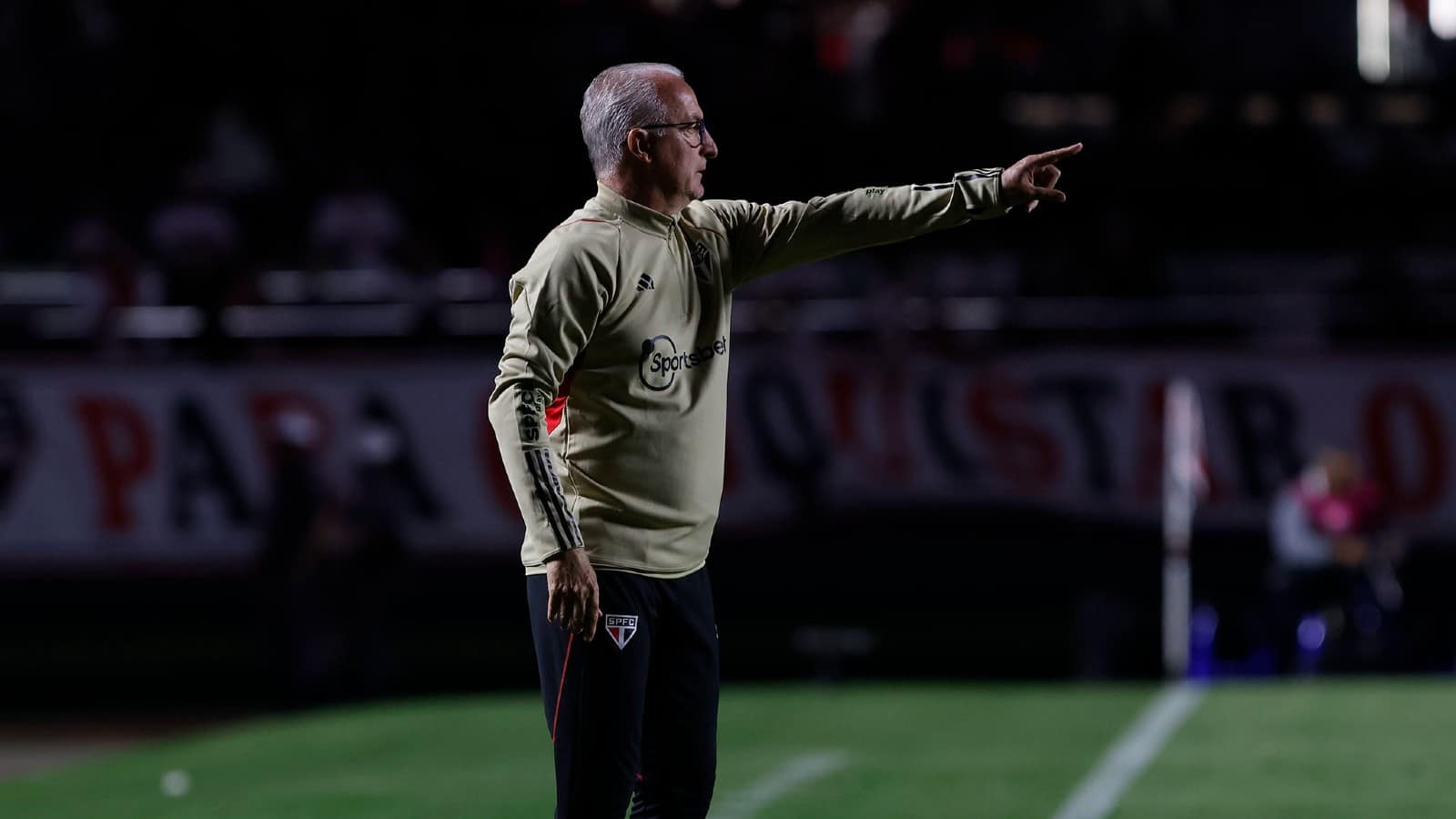 Dorival diz que James assumiu responsabilidade por queda do S&atilde;o Paulo na Sul-Americana