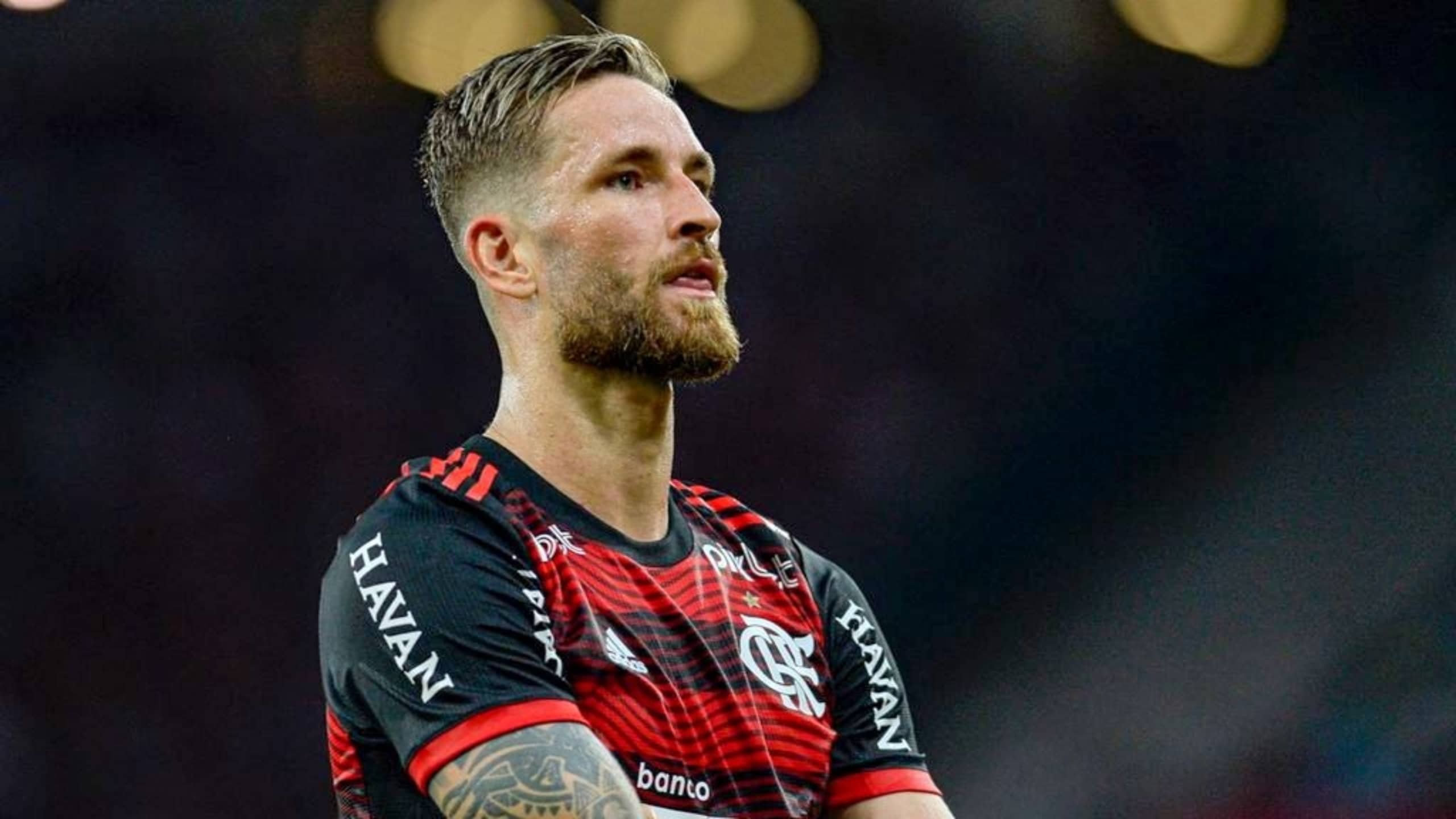 L&eacute;o Pereira &eacute; alvo do Olympiacos, e Flamengo deve ter dificuldade para segurar