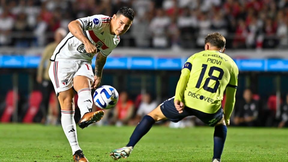 James isola sua cobrança de pênalti, e São Paulo cai para a LDU na Sul-Americana