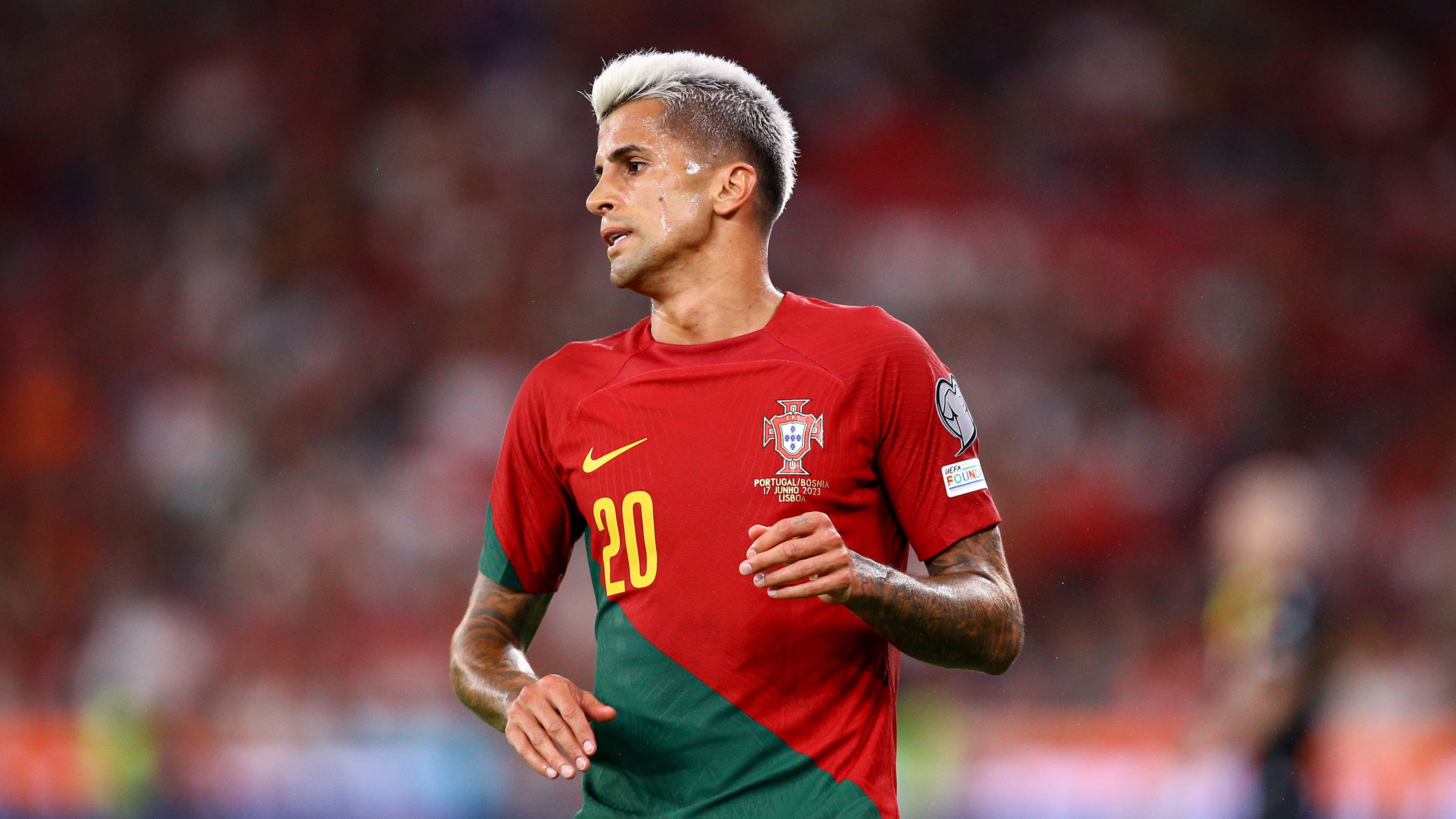 Desencontro por nova alavanca financeira trava chegada de Cancelo ao Barcelona