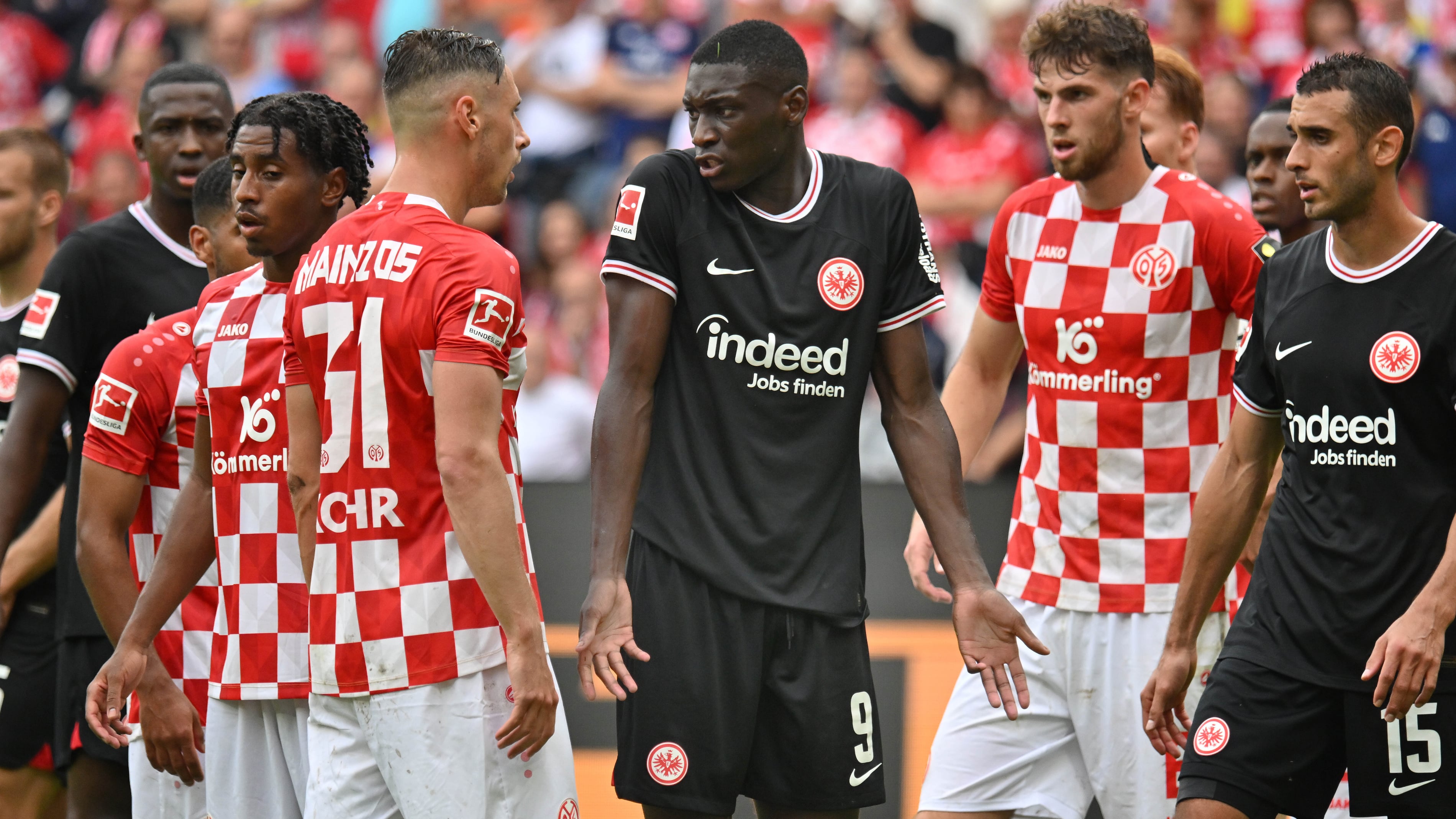 Kolo Muani est&aacute; fazendo tudo que pode para for&ccedil;ar o Frankfurt a vend&ecirc;-lo ao PSG