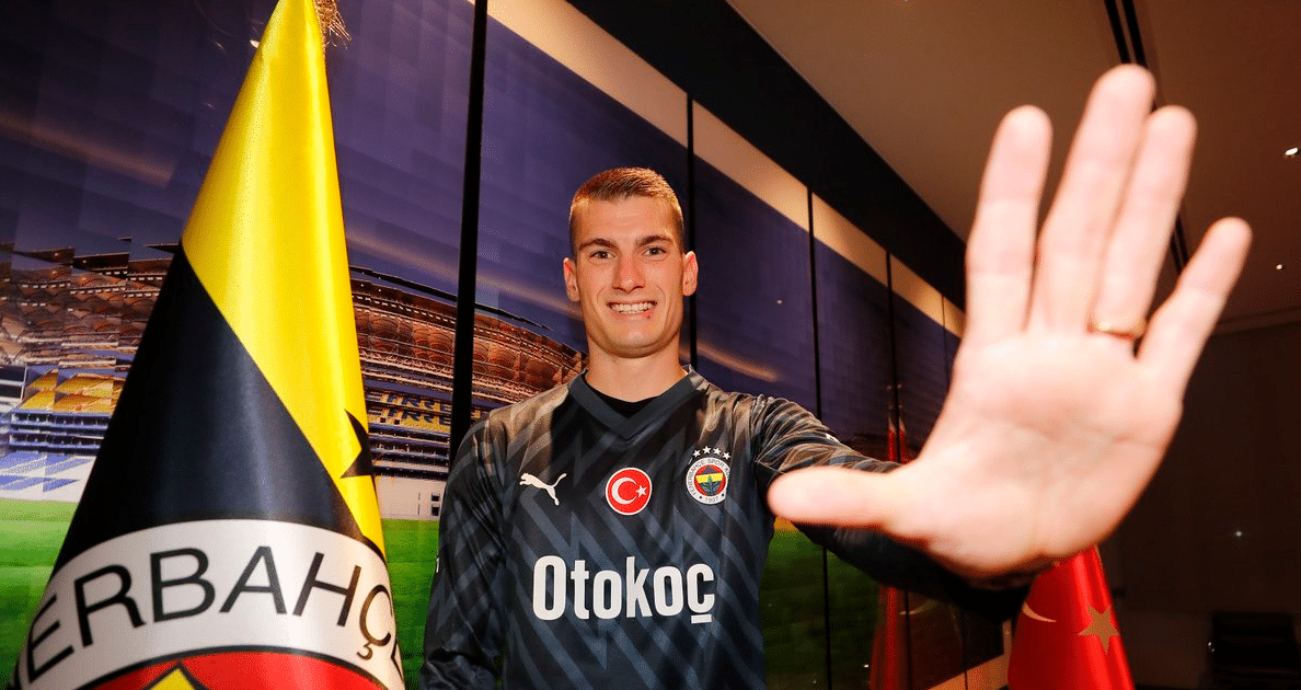 Livakovic chega para ser &iacute;dolo do Fenerbah&ccedil;e, mas tinha qualidade para mais